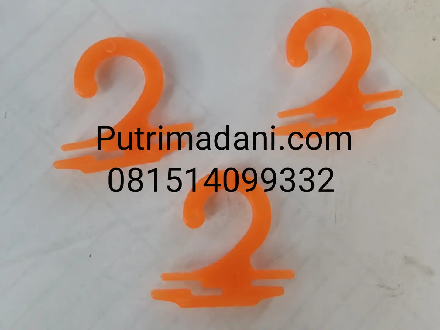 Hanger Kaos Kaki