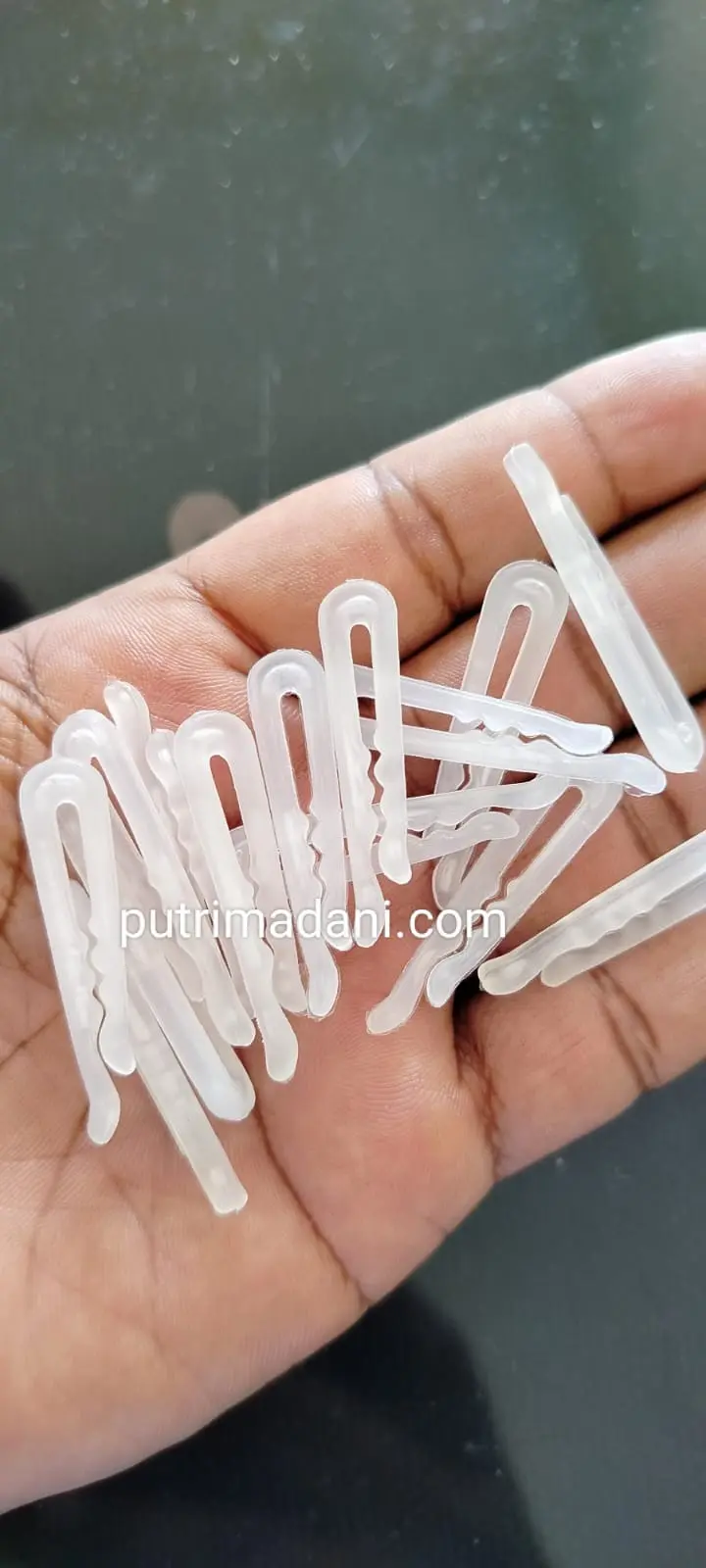 Jepit buaya untuk lengan kemeja dan kebutuhan penataan pakaian